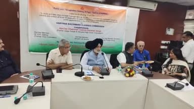 करनाल: पंचायत भवन विकास सदन में पिछड़ा वर्ग आयोग के चेयरमैन एवं हाईकोर्ट के रिटायर्ड जस्टिस ने ट्रांसजेंडर लोगों से की बातचीत