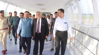 हुज़ूर: राजा भोज एयरपोर्ट पर विधानसभा चुनाव की तैयारी की समीक्षा हेतु पहुंची चुनाव आयोग की फुल बेंच, अफसरों की टीम ने की अगवानी