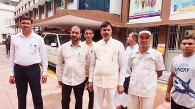 जमुई: 185 पुलिस पदाधिकारियों का वेतन धारित की तिथि से मुक्त करने के संबंध में जिलाधिकारी को दिया गया ज्ञापन