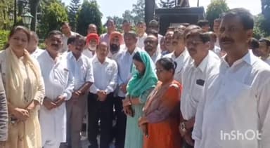 देहरादून: पूर्व मुख्यमंत्री हरीश रावत ने गांधी पार्क से लालचंद शर्मा के पुत्र के निधन पर जताया शोक, उपवास किया स्थगित