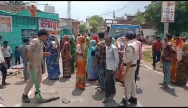 लिधौरा: बमोरी खास गांव में पुलिस और सरपंच के आश्वासन के बाद महिलाओं ने खोला जाम, शराब दुकान हटाने को लेकर लगाया था जाम