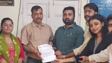 NIA की छापेमारी के बाद ABVP BHU ने भगत सिंह छात्र मोर्चा संगठन पर प्रतिबंध लगाने को लेकर चीफ प्रॉक्टर को‌ दिया ज्ञापन