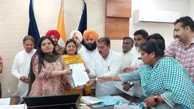 ਪਟਿਆਲਾ: ਵਾਰਡ ਬੰਦੀ ਨੂੰ ਲੈ ਕੇ ਕਾਂਗਰਸ ਅਹੁਦੇਦਾਰਾਂ ਨੇ ਨਗਰ ਨਿਗਮ ਵਿਖੇ ਦਿੱਤਾ ਮੰਗ ਪੱਤਰ