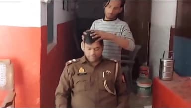 इटावा: सिविल लाइन थाने में तैनात सब इंस्पेक्टर का मसाज कराने का वीडियो आया सामने, SSP ने एसपी सिटी को सौंपी जांच
