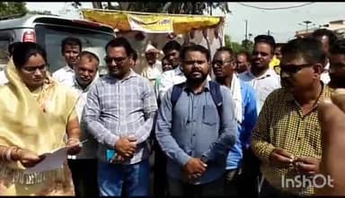 आठनेर: जनपद पंचायत उपाध्यक्ष के नेतृत्व में ब्लॉक के किसानों ने अस्थाई बिजली कनेक्शन के लिए विद्युत विभाग को सौंपा ज्ञापन