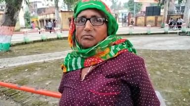 गोंडा: हतवा गांव की महिला राशन कार्ड को लेकर है परेशान लगा रही ब्लाक का चक्कर कर्मचारी कर रहे परेशान