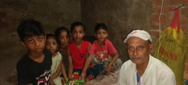 सुरसंड: सुरसंड में शिक्षक दिवस के अवसर पर छोटे-छोटे बच्चों ने किया शिक्षक को सम्मानित।