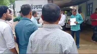 पखांजूर: AIKKMS स्वास्थकर्मचारियों के विरुद्ध दमनात्मक कार्यवाही को तीब्रनिंदा कर कार्यवाही को वापस लेने SDMपखांजुर को ज्ञापनदिया