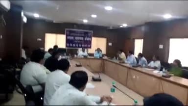 बेमेतरा: कलेक्ट्रेट में कलेक्टर पदुम सिंह एल्मा ने ली समय-सीमा की बैठक, अधिकारियों को दिए निर्देश