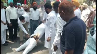 ਪਟਿਆਲਾ: ਡੀਸੀ ਦਫਤਰ ਅੱਗੇ ਵੱਖ-ਵੱਖ ਮੁਲਾਜ਼ਮ ਜਥੇਬੰਦੀਆਂ ਨੇ ਐਸਮਾ ਲਾਗੂ ਕਰਨ ਦੇ ਵਿਰੋਧ 'ਚ ਪੰਜਾਬ ਸਰਕਾਰ ਖਿਲਾਫ ਅਰਥੀ ਫੂਕ ਪ੍ਰਦਰਸ਼ਨ ਕੀਤਾ