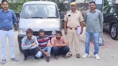 चित्तौड़गढ़: कुम्भानगर हाउसींग बोर्ड से चोरी की ईको कार बरामद, तीन आरोपी गिरफ्तार।