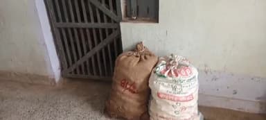 सुरसंड: कुम्मा में पुलिस ने शराब के साथ आटो जप्त एक तस्कर गिरफ्तार