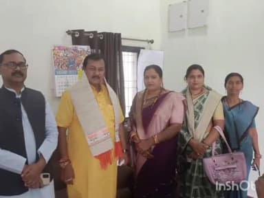 छत्तीसगढ़ भाजपा प्रदेश घोषणा पत्र के प्रदेश संयोजक विजय बघेल एकदिवसीय दौरे पर पहुंचे हसौद