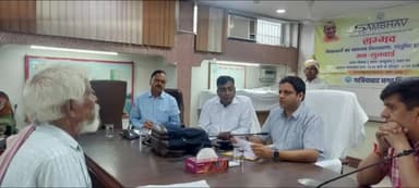 गाज़ियाबाद: नगर निगम मुख्यालय नवयुग मार्केट में जनसुनवाई संभव के दौरान नगर आयुक्त विक्रमादित्य सिंह मलिक ने सुनी जन समस्याएं