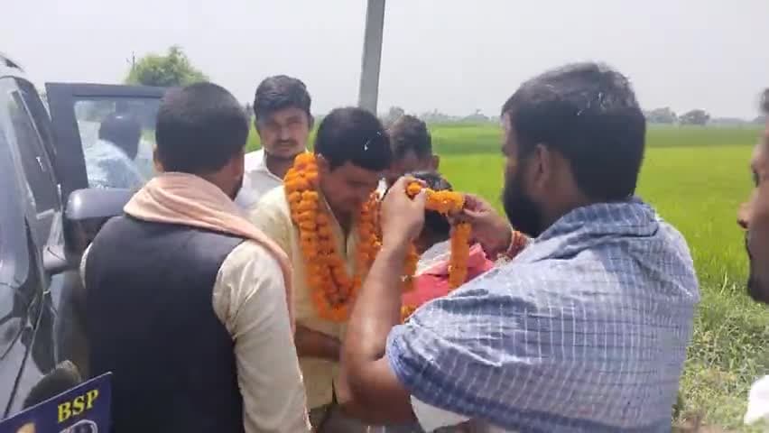 रामगढ विधानसभा के रामकलपुर धाम पहुंचे बसपा नेता सतीश यादव पिंटू युवाओं ने किया ग्रमजोशी से स्वागत...
#News #india #yuth@