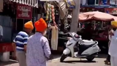 करनाल: बाबा जीवन सिंह की याद में अमृतसर से चले नगर कीर्तन का करनाल रामनगर चार खंबा चौक पर किया गया स्वागत