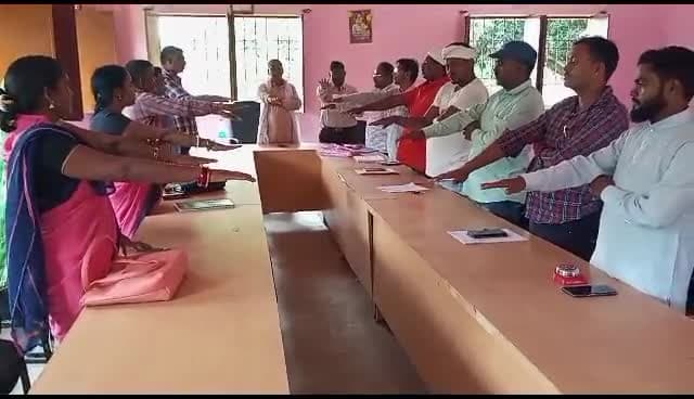 करणपुरा पंचायत सचिवालय में मुखिया श्री राजेंद्र वर्मा के नेतृत्व समीक्षात्मक बैठक हुई. इस दौरान पंचायत को #balvivahseazadi दिलाने की रणनीति बनी तथा सबों ने बाल विवाह पर रोक लगाने का शपथ लिया. इस दौरान पंचायत सचिव स्तीफान मरांडी रहे शामिल.
