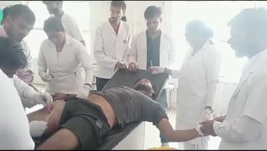 इटावा: गुलाबपुरा में तेज रफ्तार ट्रैक्टर से टकराकर बाइक सवार गंभीर रूप से हुआ घायल, जिला अस्पताल में भर्ती उपचार जारी