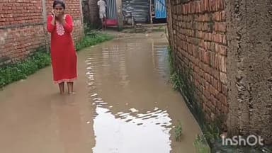 अलीनगर: बारिश होने से जयन्तीपुर दाथ गांव की सड़कों पर हुआ जल जमाव, लोगों की बढ़ी परेशानी