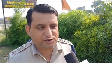 धौलपुर: सदर थाना पुलिस ने कार्यवाही करते हुए एक कंटेनर से करीब 70 लाख रुपए की शराब पकड़ी, वृत अधिकारी सुरेश सांखला ने दी जानकारी