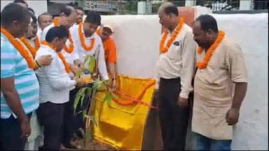 गोपालगंज: सांसद डॉक्टर आलोक कुमार सुमन मिंज स्टेडियम के समीप हाई मास्क लाइक का किया शीलयनाश जिले शहर में लगेगा 20 हाई मास्क लाइट