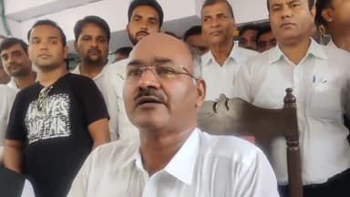 महाराजगंज: हापुड़ में हुई घटना को लेकर सिविल कोर्ट बार एसोसिएशन के महामंत्री धर्मेंद्र त्रिपाठी ने दी अहम जानकारी।