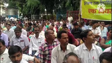 नामकुम: वित्त रहित शिक्षकों ने राजभवन के समक्ष अपनी मांगों को लेकर किया धरना प्रदर्शन