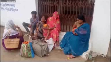 देवेंद्रनगर: ककरहा निवासी एक प्रसूति की स्वास्थ्य व्यवस्थाओं के अभाव में हुई दर्दनाक मौत, एम्बुलेंस चालक पर पैसे लेने के लगे आरोप