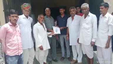 सुनेल: हेमड़ा में किसानों ने ग्राम विकास अधिकारी को खराब फसलों का सर्वे कराने की मांग को लेकर जिला कलेक्टर के नाम सौंपा ज्ञापन