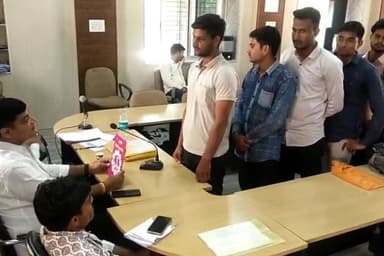 नागौर: महात्मा गांधी प्रेरक चयन के लिए साक्षात्कार प्रक्रिया में बुधवार को पंचायत समिति परिसर में उमड़ी बेरोजगारों की भीड़