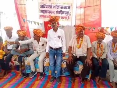 बकानी: थोबढ़िया में भील समाज के मंदिर निर्माण हेतु सरपंच ने की ₹50,000 देने की घोषणा, कई लोग रहे मौजूद