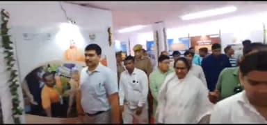 चंदौसी: नगर पालिका परिषद चंदौसी में दैवीय आपदा से प्रभावित परिवारों को राहत धनराशि वितरण कार्यक्रम का किया गया आयोजन