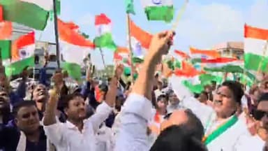 गाडरवारा: अनिश्चितकालीन हड़ताल पर चल रहे पटवारियों ने गाडरवारा में निकाली तिरंगा यात्रा