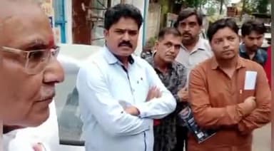 होशंगाबाद नगर: नर्मदापुरम शहर के वार्ड नंबर 1 शास्त्री वार्ड का विधायक डॉक्टर सीता शरण शर्मा ने किया निरीक्षण, नगरपालिका को दिए निर्देश