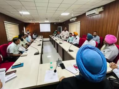 ਪਟਿਆਲਾ: ਪੀ.ਆਰ.ਟੀ.ਸੀ ਦੀਆਂ ਬੱਸਾਂ ਦੀ ਹਾਲਤ ਸੁਧਾਰਨ ਵਾਸਤੇ ਚੇਅਰਮੈਨ ਹਡਾਣਾ ਵੱਲੋਂ ਸਾਰੇ ਉੱਚ ਅਧਿਕਾਰੀਆਂ  ਨਾਲ ਮੀਟਿੰਗ