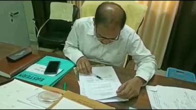 ਪਠਾਨਕੋਟ: ਖੇਤੀਬਾੜੀ ਅਧਿਕਾਰੀ ਰਜਿੰਦਰ ਕੁਮਾਰ ਨੇ ਮਲਕਪੁਰ ਵਿਖੇ ਕਿਸਾਨਾਂ ਨੂੰ ਖੇਤੀਬਾੜੀ ਮਸ਼ੀਨਰੀ 'ਤੇ ਮਿਲਣ ਵਾਲੀ ਸਬਸਿਡੀ ਲਈ ਕੀਤਾ ਜਾਗਰੁਕ