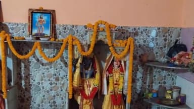 अरेराज: अरेराज के मुरली मनोहर माधव मंदिर में कृष्ण जन्माष्टमी के अवसर पर धूमधाम से किया गया पूजा अर्चना