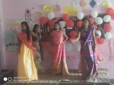 मनसाही:- शिक्षक दिवस पर बच्चों ने बिखेरा संस्कृति का जलवा।