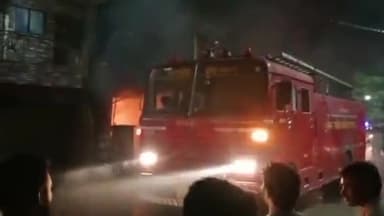 होशंगाबाद नगर: शहर के जिला अस्पताल के सामने जनरल स्टोर की दुकान में लगी आग, लाखों का सामान जलकर हुआ खाक