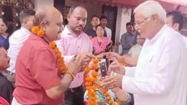 इटारसी: इटारसी से 96 तीर्थ यात्रियों का जत्था कामाख्या देवी दर्शन हेतु असम के लिए हुआ रवाना, विधायक ने माला पहनाकर किया स्वागत