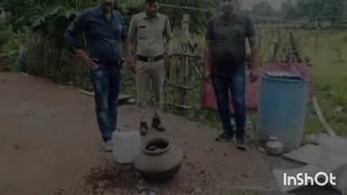 देहात पुलिस टीकमगढ़ ने कच्ची शराब बनाकर बेचने वाले युवक को कारी से गिरफ्तार कर कच्चे लहान को नष्ट किया।