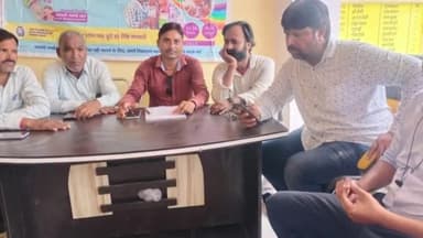 उतरौला: गड़रहिया पंचायत भवन में यूनिसेफ के सहयोग से सामुदायिक बैठक का आयोजन किया गया