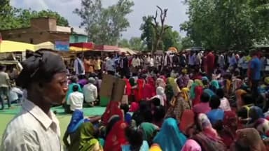 जयसिंहनगर: बिजहा गांव में ग्रामीणों ने विद्युत आपूर्ति को बहाल करने के लिए किया चक्का जाम