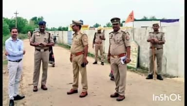 करनैलगंज: बरूई गोंदहा में SP के निर्देशन में पंचायत उपचुनाव के मद्देनज़र CO करनैलगंज ने किया निरीक्षण, दिए आवश्यक दिशा निर्देश