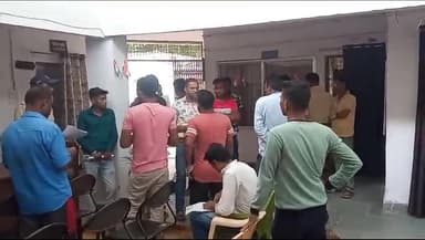 नरसिंहपुर: कोतवाली नरसिंहपुर में प्राइवेट एंबुलेंस चालकों की बैठक का हुआ आयोजन, दिए उचित दिशा-निर्देश