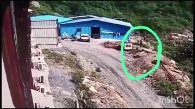 पावकी देवी: शिवपुरी के पास रेलवे में कार्यरत कर्मचारी अचानक खाई में गिरा, घटना का सीसीटीवी फुटेज आया सामने