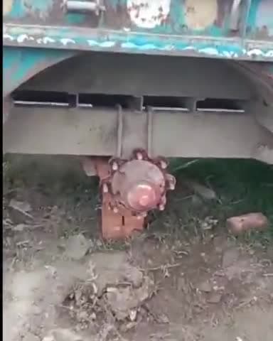 हसनपुर: पिपलोती कला में बीती रात किसी समय घर के बाहर खड़ी ट्राली के दोनों पहिए खोल कर ले गए चोर, पीड़ित ने दी तहरीर