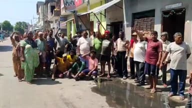 ਸੁਲਤਾਨਪੁਰ ਲੋਧੀ: ਸੁਲਤਾਨਪੁਰ ਰੂਰਲ 'ਚ ਸੀਵਰੇਜ ਦੀ ਸਮੱਸਿਆ ਨੂੰ ਲੈਕੇ ਲੋਕਾਂ ਨੇ ਕੀਤਾ ਰੋਸ਼ ਪ੍ਰਦਰਸ਼ਨ, ਕੀਤੀ ਨਾਰੇਬਾਜੀ