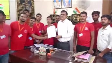 सैदपुर: विभिन्न मांगों को लेकर सैदपुर तहसील में आपदा मित्रों ने उप-जिलाधिकारी को सौंपा 7 सूत्रीय पत्रक