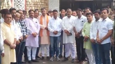 चित्तौड़गढ़: भारतीय जनता पार्टी चित्तौड़गढ़ में कलेक्ट्रेट पर फसल खराबी के मुआवजे की मांग को लेकर जिला कलेक्टर को सोपा ज्ञापन